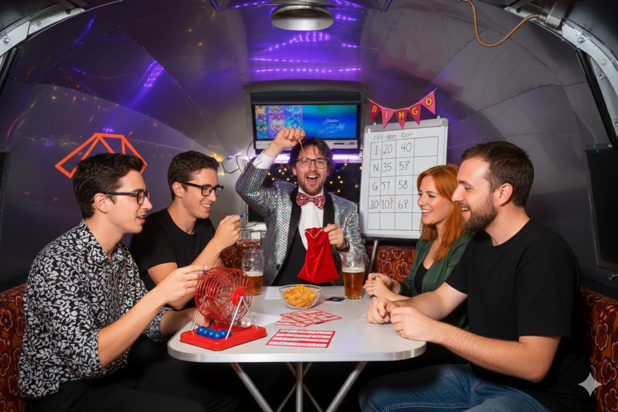 Bezoekers aan tafel in de Karafan